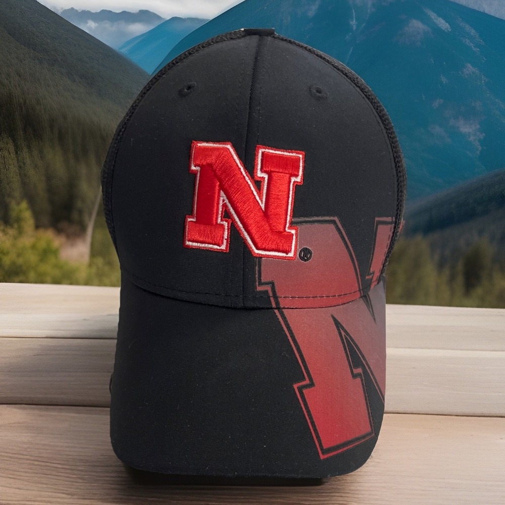 Nebraska Cornhuskers Hat Cap Fitted Black Red Wool Blend L/XL Adult Huskers Ball